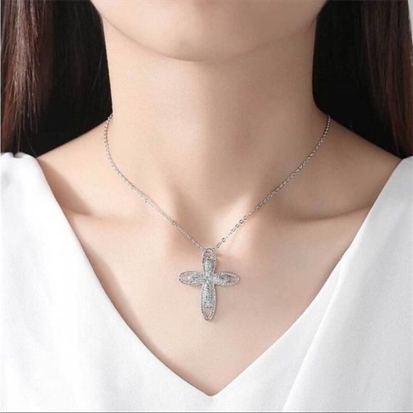 New 925 Silver Plated CZ Cross Necklace - Picture 5 of 7